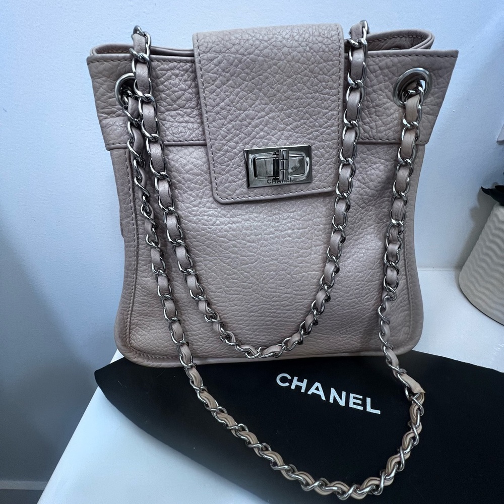 Chanel Cream color Leather Chain Shoulder Bag